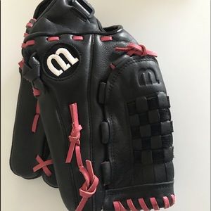 Wilson A600 ladies/girls fast pitch softball glove